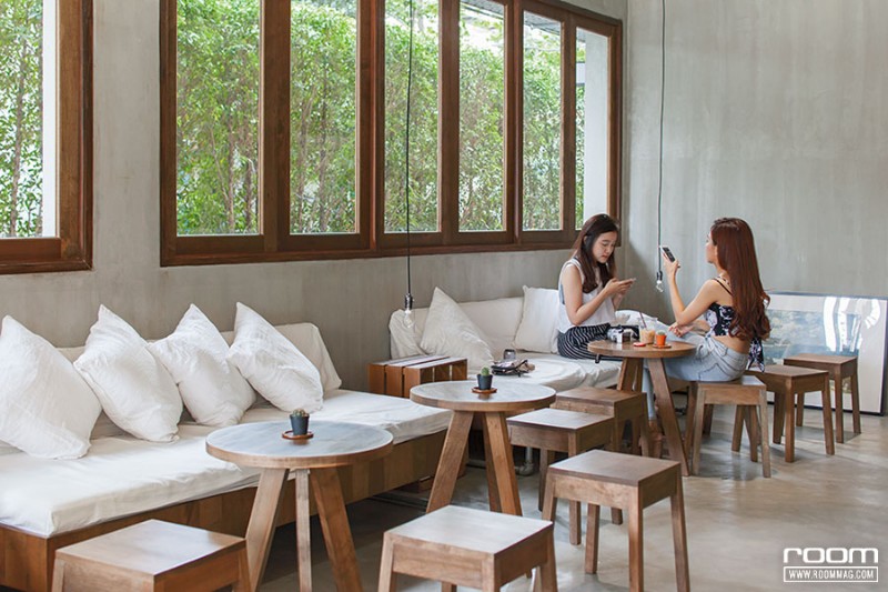 Co-Working Space ROOM111 OFFICE & CAFÉ คาเฟ่ย่านสีลม สาทร