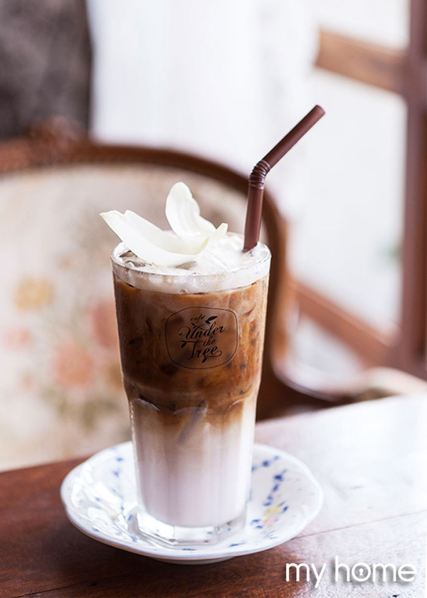 คาเฟ่ย่านเสรีไทย Lotus Latte’ กาแฟดอกบัว Once upon a tree café