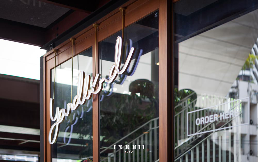 คาเฟ่สุขุมวิท YARDBIRD CAFÉ แบบร้านกาแฟสไตล์ทรอปิคัล