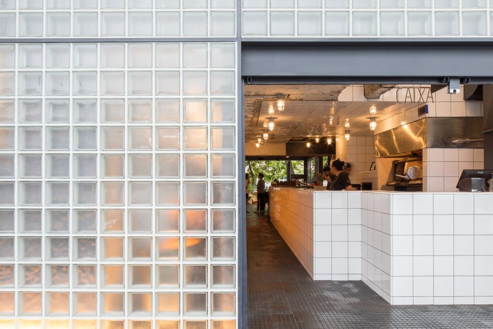 ร้านเบอเกอร์ BLOCO Arquitetos บล็อกแก้ว