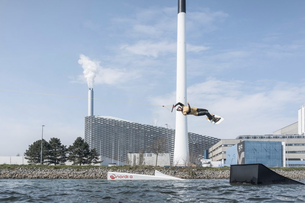 CopenHill Amager Bakke โรงงานแปรรูปขยะ โคเปนเฮเกน เดนมาร์ก carbon-neutral city เมืองคาร์บอนต่ำแห่งแรกของโลก ในปี 2025 BIG