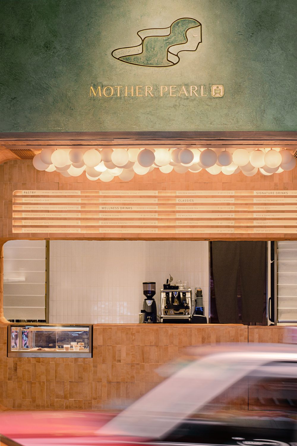 MOTHER PEARL ร้านชาไข่มุก แบบคาเฟ่ขนาดเล็ก