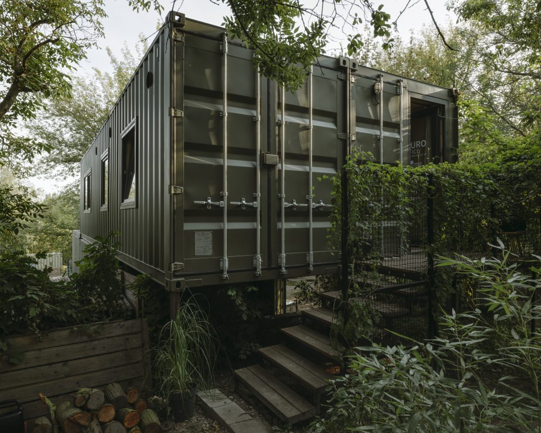 PORTABLE CABIN บ้านตู้คอนเทนเนอร์กลางสวนหลังน้อย