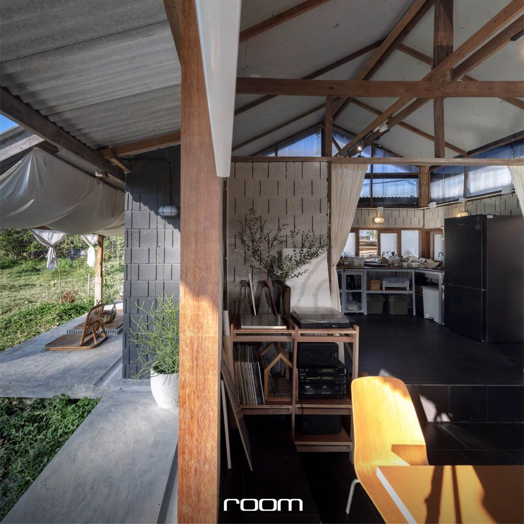 WOMR CABIN บ้านชั้นเดียวไซซ์มินิของคู่รักนักออกแบบ บ้านชั้นเดียว