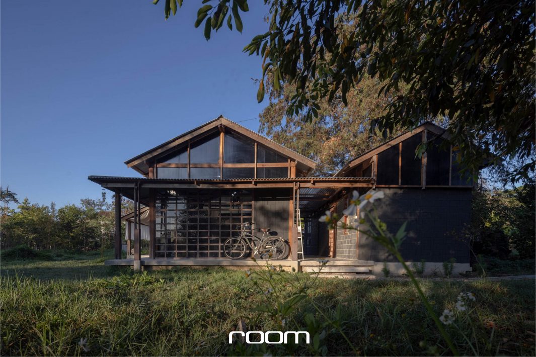 WOMR CABIN บ้านชั้นเดียวไซซ์มินิของคู่รักนักออกแบบ บ้านชั้นเดียว