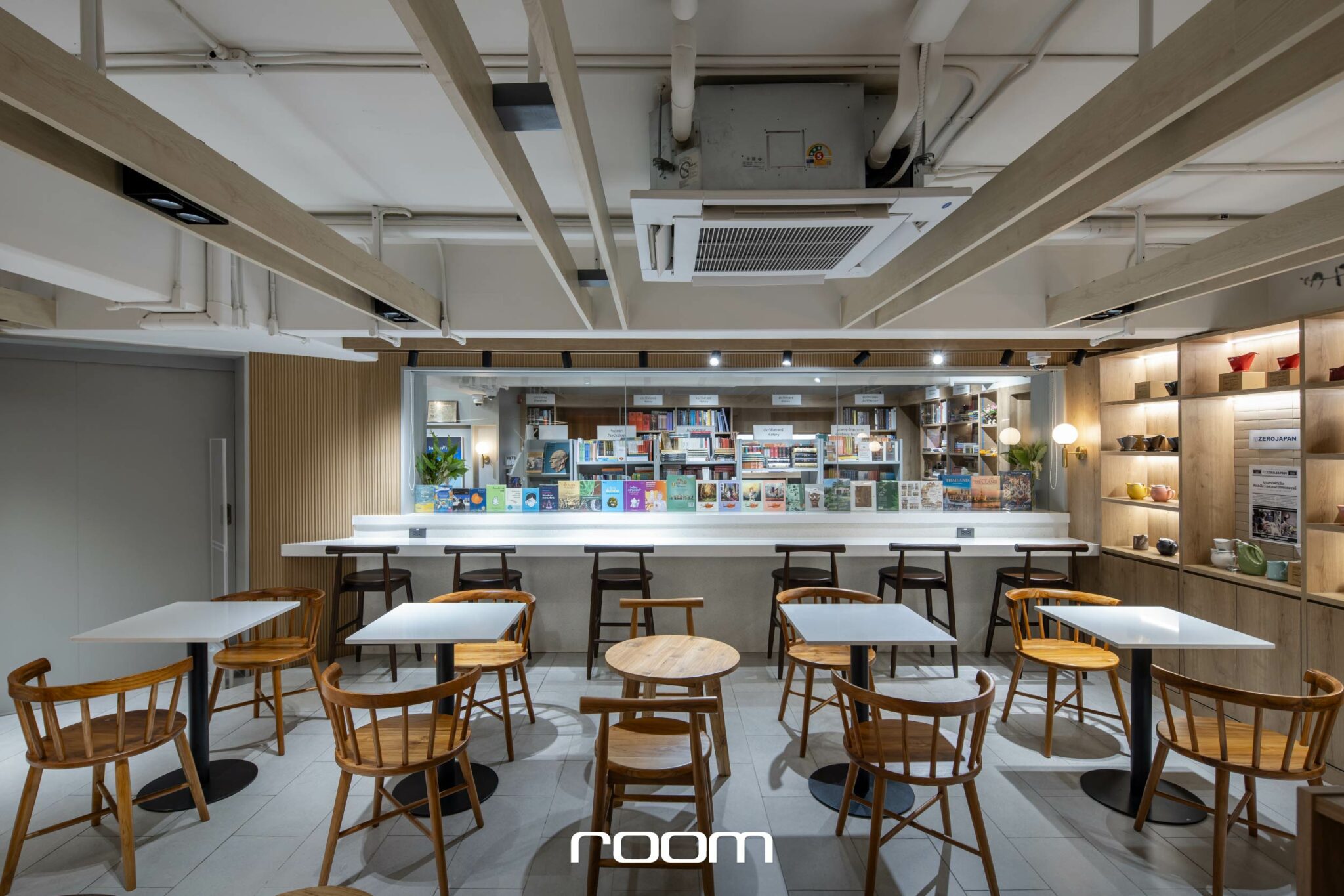 Rimkhobfa Bookstore ร้านหนังสือพ่วงคาเฟ่รีโนเวต - room