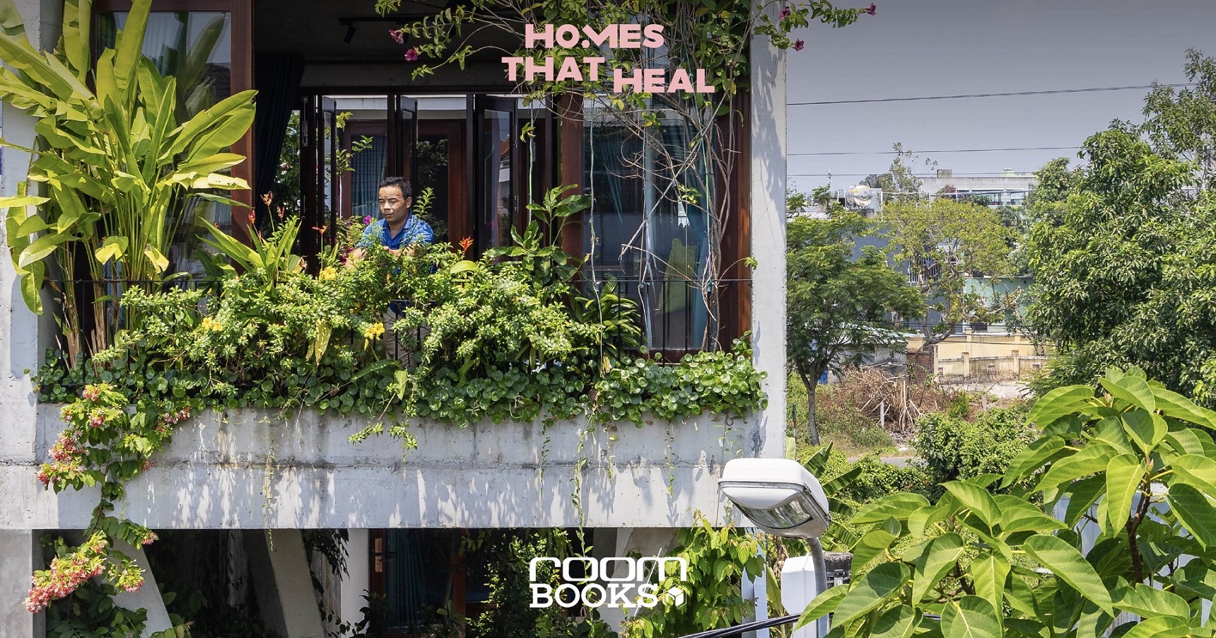 The Nest House บ้านคอนกรีต หน้าแคบ ห่มคลุมด้วยพรรณไม้ดั่งรังนกบนต้นไม้ใหญ่